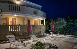 Amazing Home In Polaca With Wifi - Polača - 8