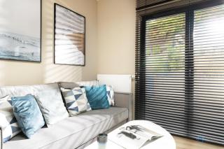 Modern Beige and Grey 3city Studio in Gdynia by Noclegi Renters - Gdynia - 4
