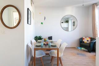 #21 2 Bdr balconies 10 mins walk to sea 5mins to tram - 9