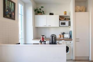 #21 2 Bdr balconies 10 mins walk to sea 5mins to tram - 8