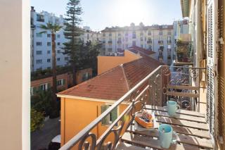 #21 2 Bdr balconies 10 mins walk to sea 5mins to tram - 3