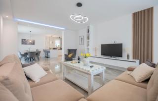 Amazing Home In Zmijavci With Kitchen - Zmijavci - 2