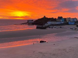 Number 8 Croft House Tenby - 1