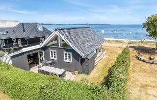 2 Bedroom Cozy Home In Sjølund - Sjølund - 0