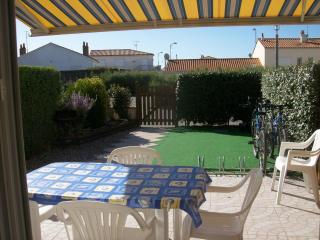 Maison à 100m de la plage avec piscine, 4 couchages, parking privé, terrasse et barbecue - FR-1-224A-40 - 4