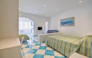 Gorgeous Apartment In Deiva Marina - 9