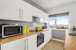 The Bay Apartment - Sea Views Village Centre - 7