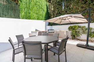 Tropical 4 BDRM Villa in Prime Location w Jacuzzi - Marbella - 4