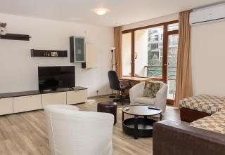 Cozy 2BD Flat with Balcony and Workspace - 4