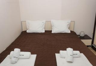 Cozy 2BD Flat with Balcony and Workspace - 7