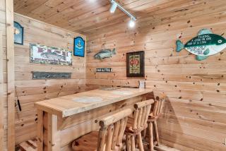 Spectacular MTNS Views with PRIVATE HOT TUB with Pool Table and Private Pond - Sevierville - 1