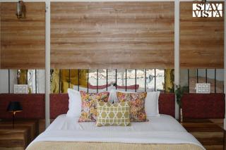 StayVista's The Aquamarine Villa - Igatpuri - Lakeside Retreat with Infinity Pool & Deck, Theatre Room & Gazebo - Igatpuri - 1
