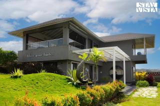 StayVista's The Aquamarine Villa - Igatpuri - Lakeside Retreat with Infinity Pool & Deck, Theatre Room & Gazebo - Igatpuri - 0