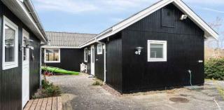 Cozy Cottage With Wilderness Bath - 4