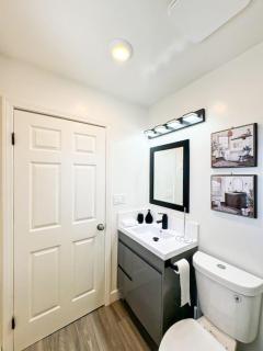 Cozy 1 Bedroom Apartment in Prime Location - WOA - 1