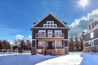 Brand New Luxury Chalet At Blue Mountain Ski Hills, Hot Tub, 7 baths - Blue Mountains - 9