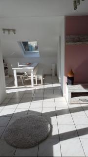 Helle neu renovierte Dachgeschosswohnung mit Balkon - Wahlwies - 1