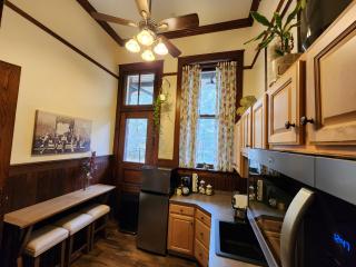 Historic Springville Train Depot Inn Hotel Apartment - 1