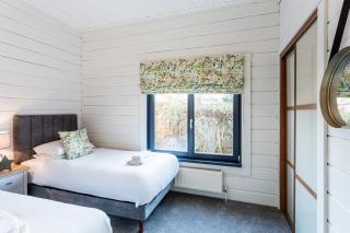 Roydon Marina - Lodge 2 - Hot Tub - Roydon - 2