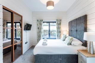Roydon Marina - Lodge 8 - Hot Tub - Pet Friendly - Roydon - 9