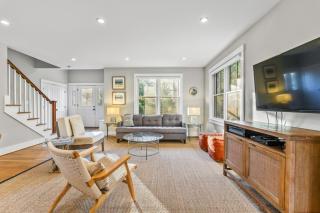 Modern Family Home Walkable to Town - Vineyard Haven - 9