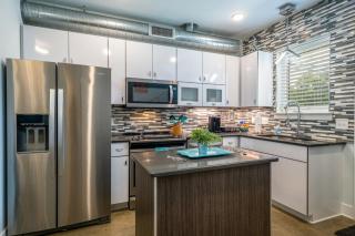 Modern Townhome, w/ Downtown Views, Rooftop Deck only 6min to Broadway - Nashville - 4