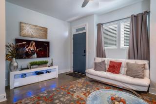 Modern Townhome, w/ Downtown Views, Rooftop Deck only 6min to Broadway - Nashville - 9