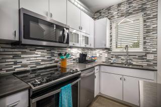 Modern Townhome, w/ Downtown Views, Rooftop Deck only 6min to Broadway - Nashville - 3