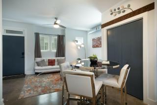 Modern Townhome, w/ Downtown Views, Rooftop Deck only 6min to Broadway - Nashville - 2