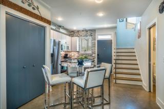 Modern Townhome, w/ Downtown Views, Rooftop Deck only 6min to Broadway - Nashville - 7