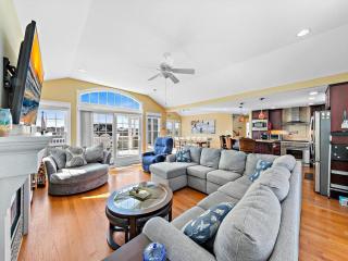 Spectacular 6 Bedroom Home On The Oceanblock In Beach Haven!!! Hot Tub!!! - 7