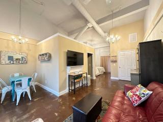 Haven at Hazel~Downtown Bungalow - Demorest - 8