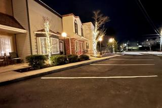 Haven at Hazel~Downtown Bungalow - Demorest - 7