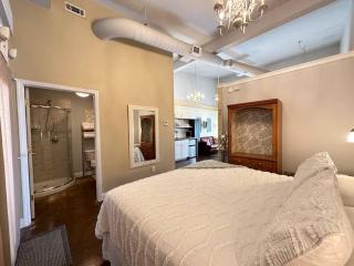 Haven at Hazel~Downtown Bungalow - Demorest - 1