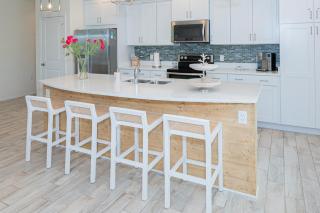 New Listing, Luxury 4bd Steps to Beach Club - 6