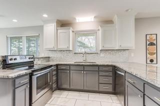 Spacious Arkansas Retreat with Deck, Hot Tub and Grill - Rogers - 2