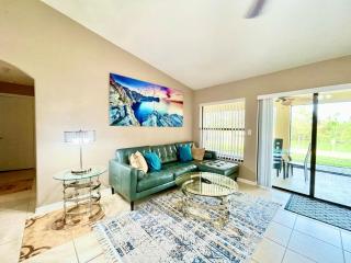 Cozy retreat Family-Friendly Saltwater Heated Pool Villa - Cape Coral - 3