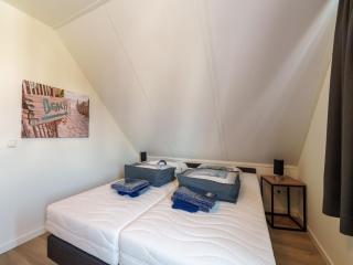 Nice holiday home with sauna near a lake - 3