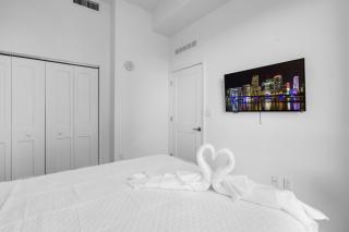Miami Magic Vibrant 2 Bedroom with Free Parking - 9