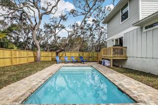 Sunset & Sand Retreat: Heated Pool - Near Shore - 5