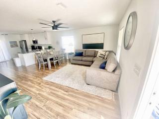 Sunset & Sand Retreat: Heated Pool - Near Shore - 4