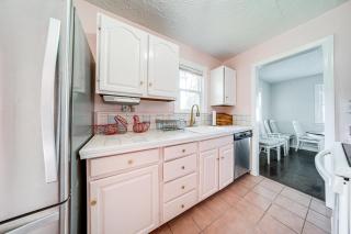 Coastal Lake Erie Cottage with Amazing Water Views! - Euclid - 1