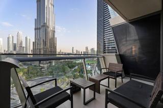 Downtown 3BR Sleeps 9 Balcony, Full Kitchen, Near Metro - Dubai - 0
