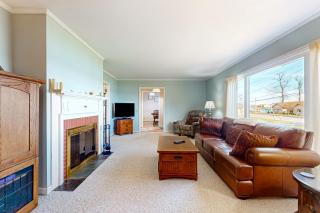 Lakefront 4BR with Stunning Views, Dock and Porch - 6