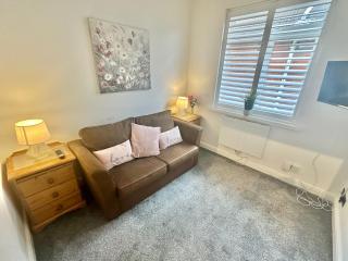 Tasteful Apartment with Free Parking - Short Walk to Pier and Beach - Bournemouth - 1