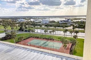 Oceanfront condo with pool, ocean views, and washer/dryer - 5