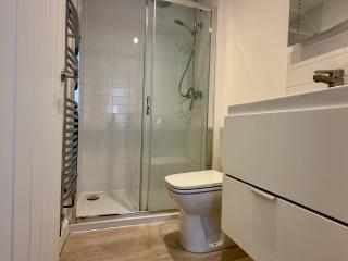 Buttercup Cottage Off-Street Parking 2 Large SUVs 3 Minutes to Beach - St. Leonards - 2