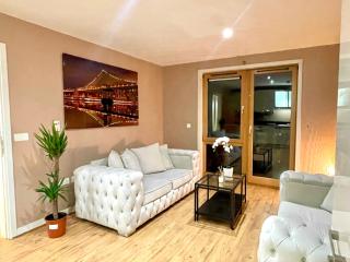 Stylish Central Apt At Aviva - 5