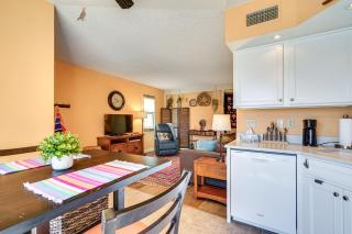 Charming Green Valley Townhome with Community Pool! - Green Valley - 2