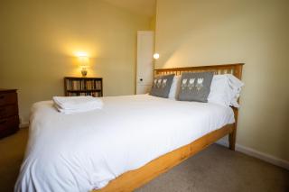 Oak House in Mid Wales with Log Burner By Seren Short Stays - 3